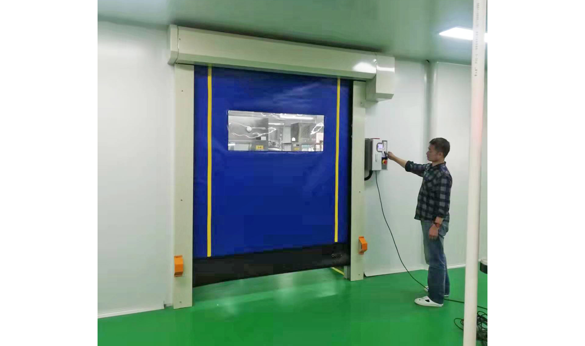 Selfrepairable high speed door