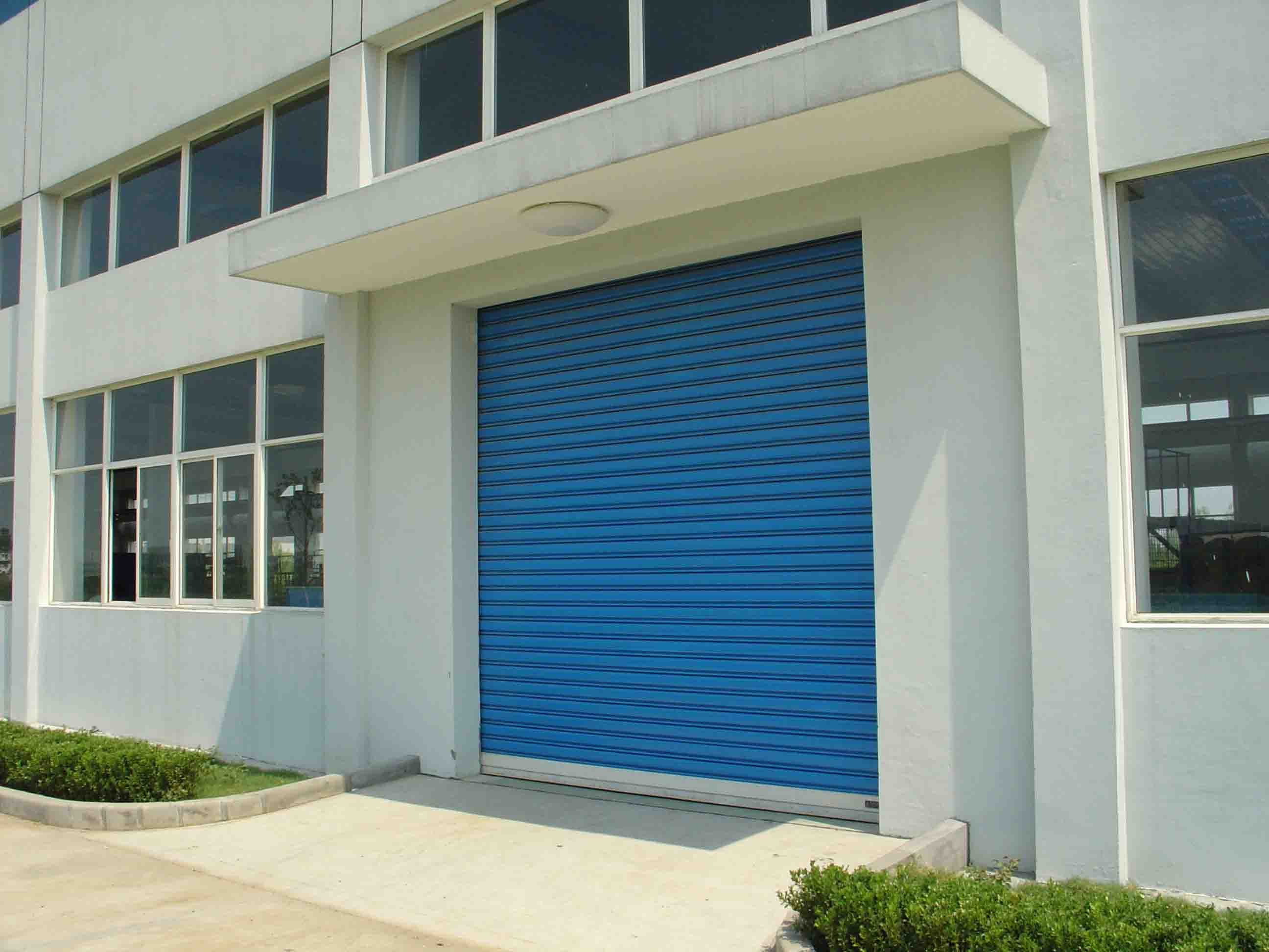 Metal windproof door